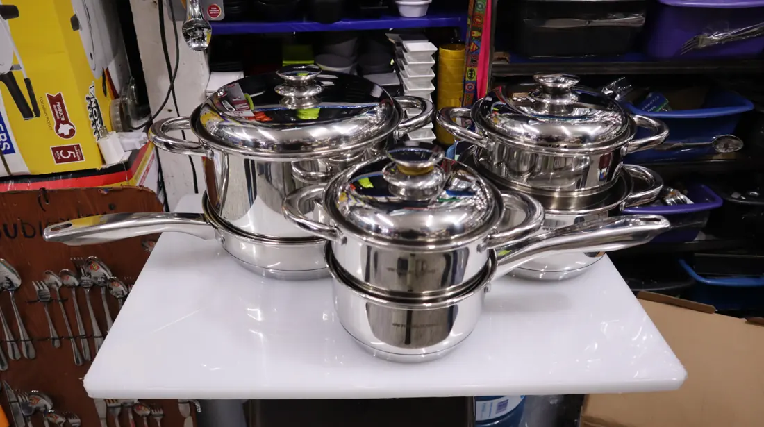Batería de cocina en acero inoxidable con tapas de vidrio