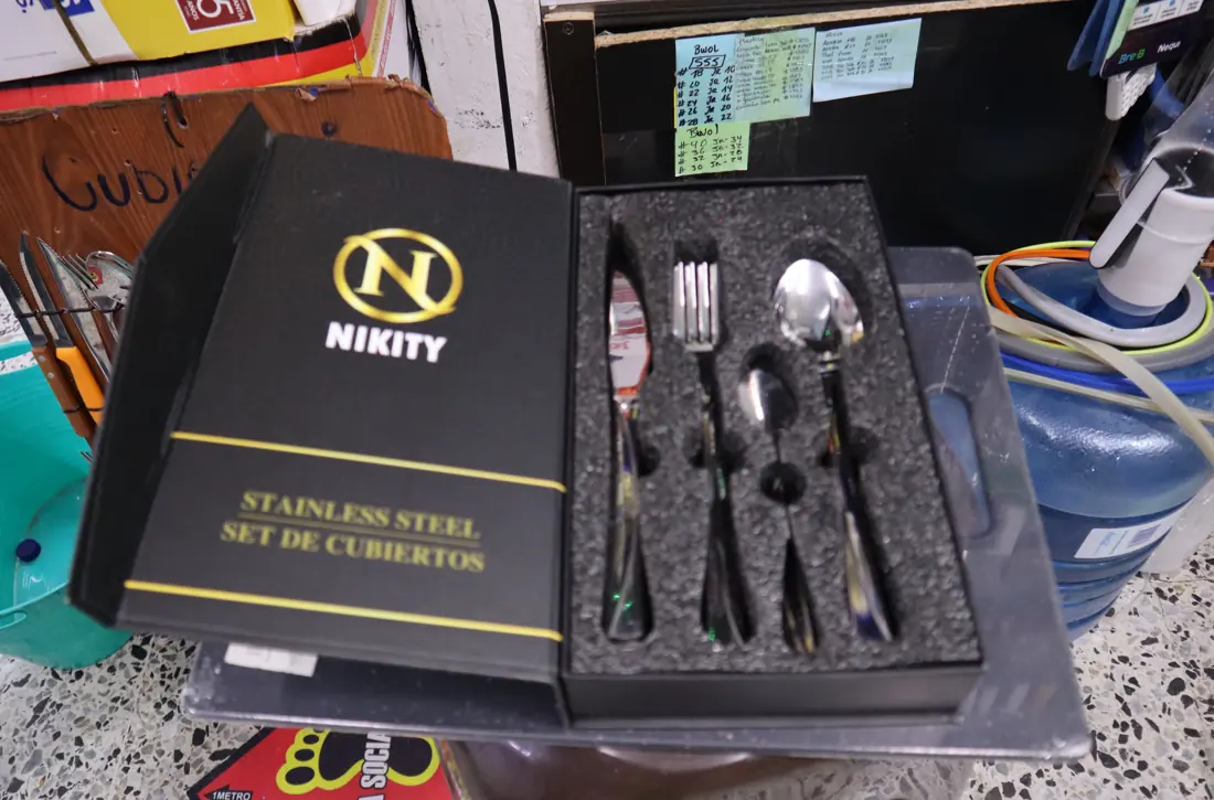 Set de cubiertos en estuche