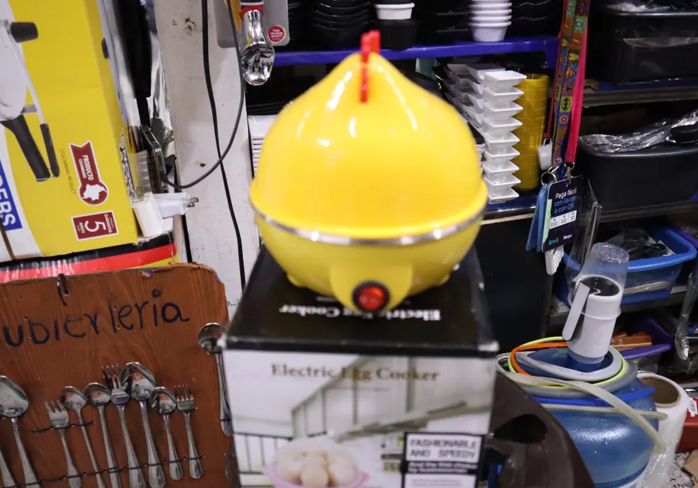 Huevera eléctrica amarilla